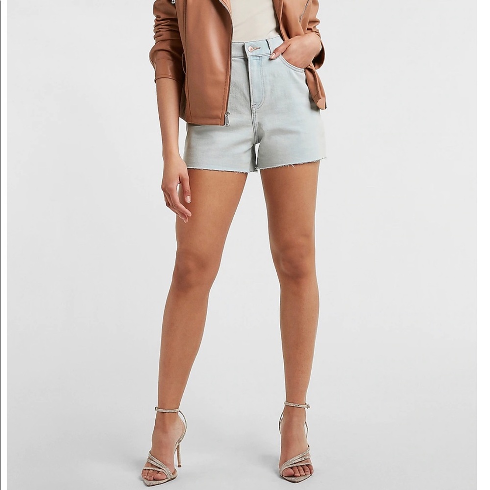 High Waisted Light Wash Raw Hem mom Jean Shorts